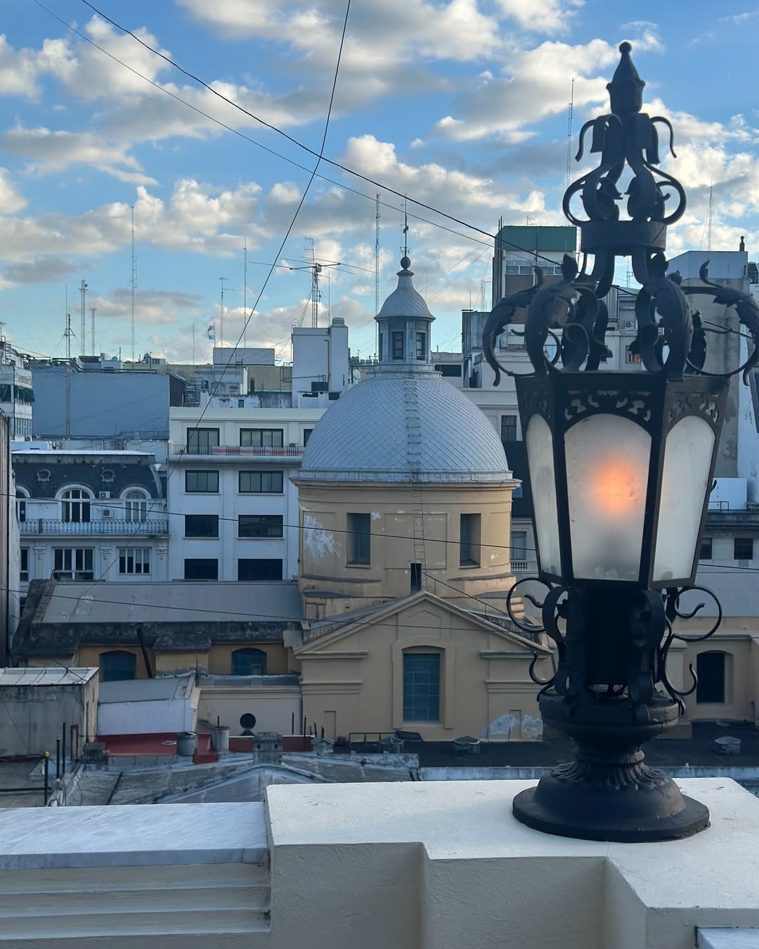 Detalle arquitectónico de Irene La Terrasse con luz natural